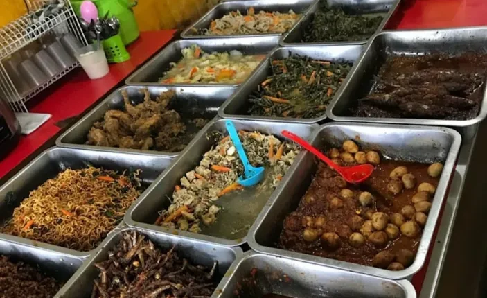 Warteg Populer di Cianjur Untuk Makan Murah Meriah dengan Rasa Istimewa