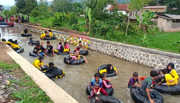 Wisata Tubing Desa Cikondang Cianjur, Petualangan Seru di Aliran Sungai