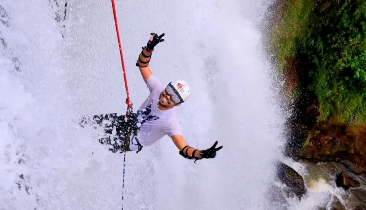 Paket Wisata Canyoneering di Curug Cikondang Cianjur