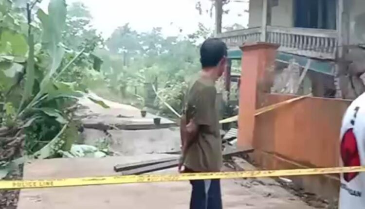 Sebanyak 60 Warga Kampung Gunungwaru, Desa Sukaraja, Kecamatan Kadupandak Terpaksa Mengungsi