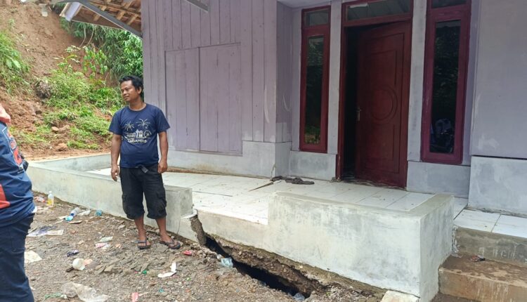 213 Jiwa Warga Terdampak Pergerakan Tanah, 90 Warga Desa Wargasari Mengungsi