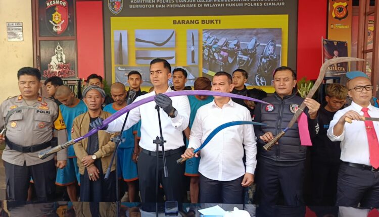 12 Anggota Kelompok Bermotor Bersenjata Tajam Diamankan Polres Cianjur